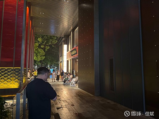 到欢乐海岸的南门涮肉(深圳首店)吃饭，最近几天已经来吃了两次，上次6点30到排队到9点10分才上桌。今晚观察了...