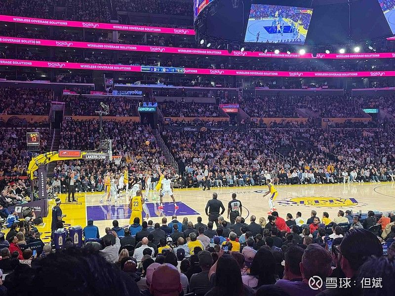 湖人与森林狼的比赛开始，希望湖人胜出！